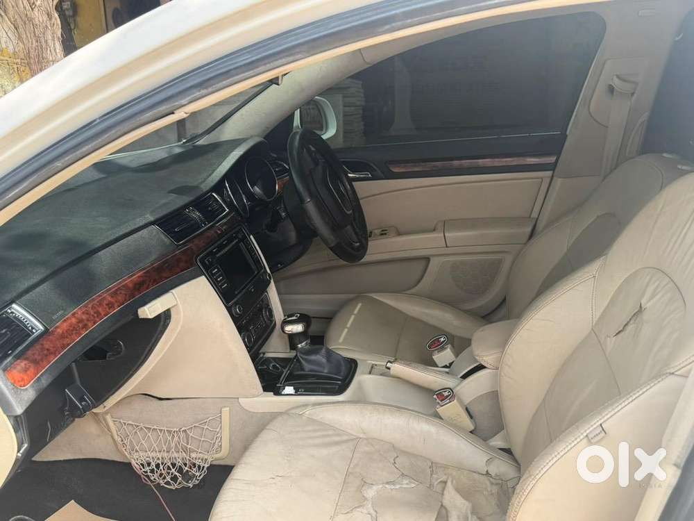 Skoda Superb 2013 Petrol 70000 Km Driven