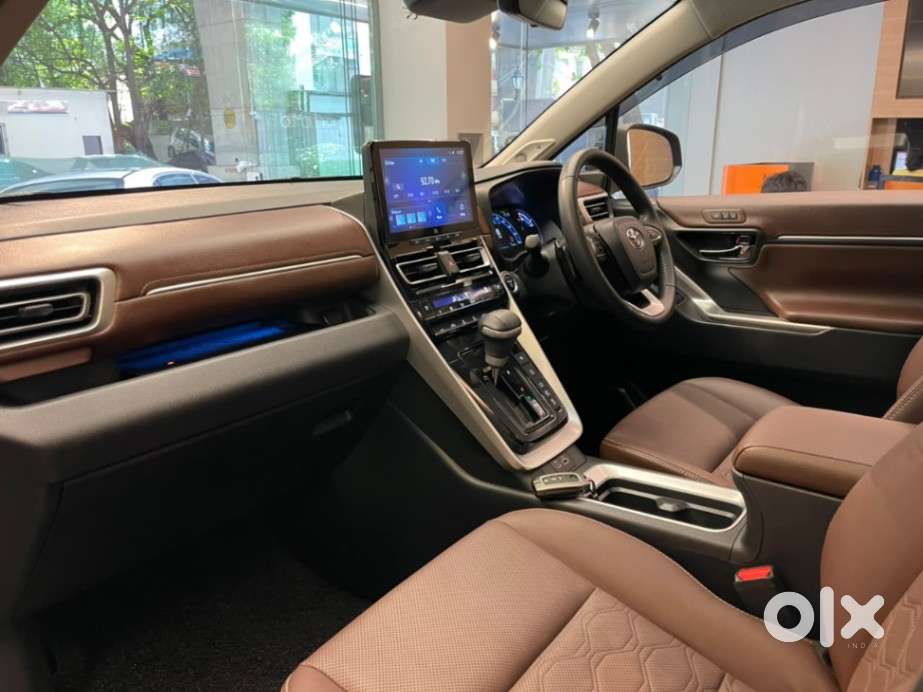 Toyota Innova Hycross 2.0 Zx (o) Hybrid 7 Str, 2024, Cng & Hybrids