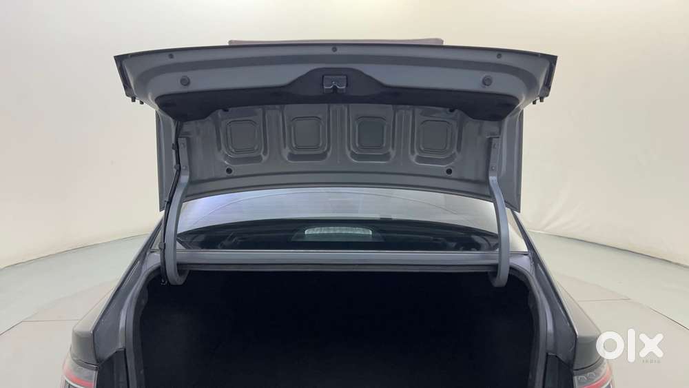 Hyundai Verna 1.5 Sx Petrol Mt, 2023, Petrol