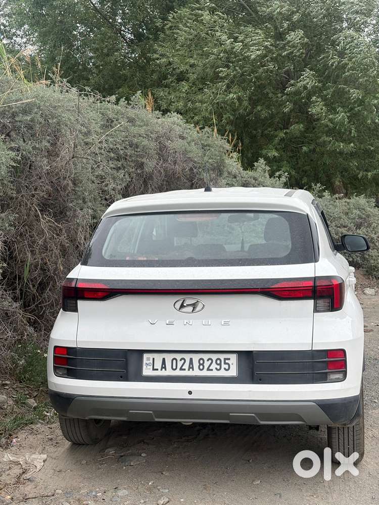 Hyundai Venue Petrol 2024