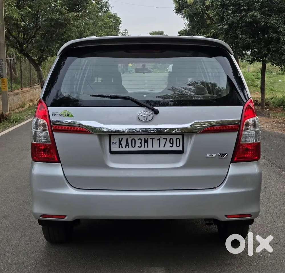 Toyota Innova 2.5 Vx Diesel Manual 2013,just 70000 Kilometers Driven