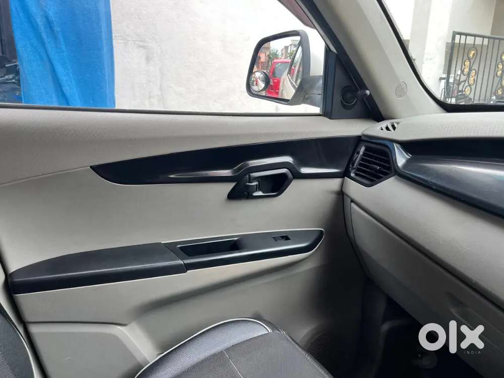 Mahindra Kuv 100 K4  Petrol 2016