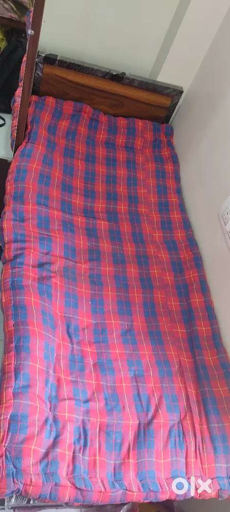 Single bed mattress