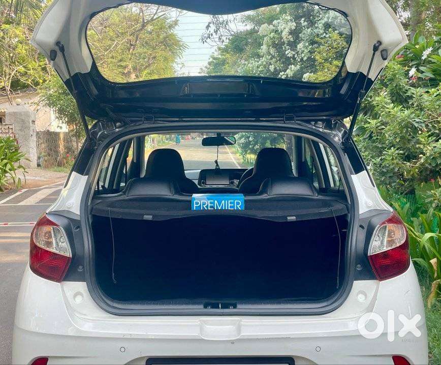 Hyundai Grand I10 Nios Sportz Dual Tone, 2021, Petrol