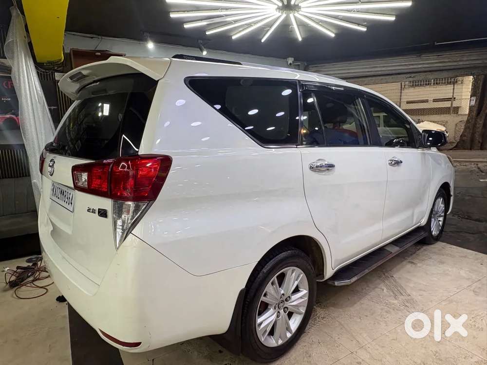 Toyota Innova Crysta 2.8 Zx At 7 Seater, 2017, Diesel