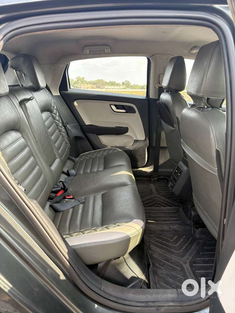 2025 Tata Altroz Xz Lux 1.2 Petrol  21,543 Km  1st Owner