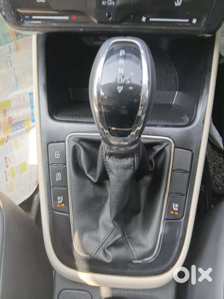 Skoda Slavia Style 1.0l Tsi At, 2023, Petrol