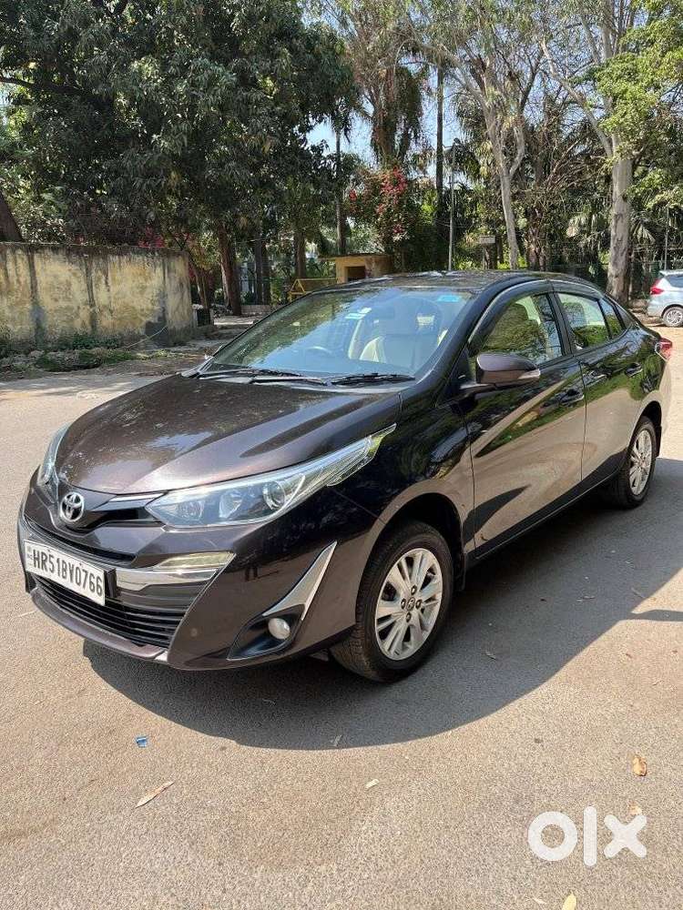 Toyota Yaris V Cvt, 2019, Petrol