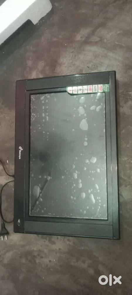 Tv shreya company ka 32 inchled smart tv games saadi ka photo video