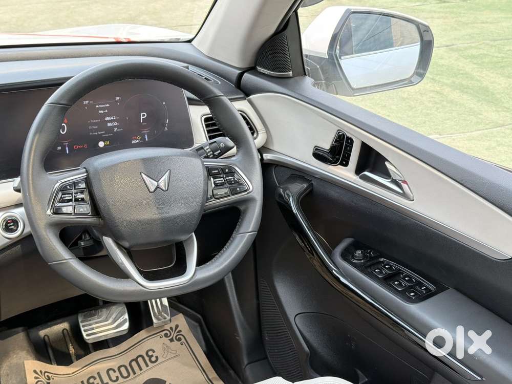 Mahindra Xuv700 2.2 Ax 7 Diesel At Luxury Pack Str Awd, 2024, Diesel