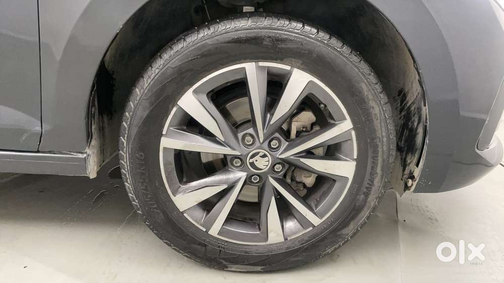 Skoda Slavia Style 1.0l Tsi Mt, 2023, Petrol