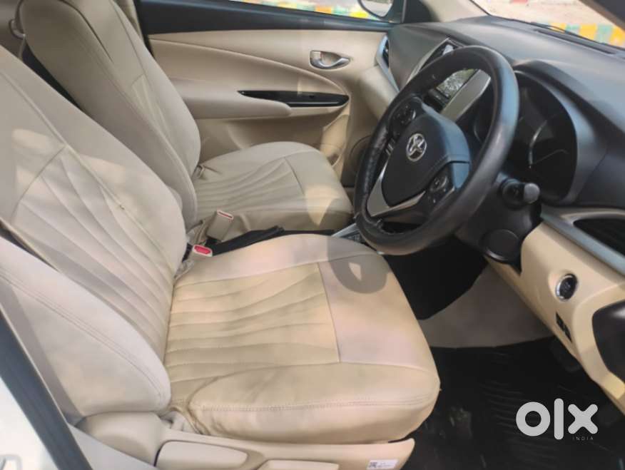 Toyota Yaris V Cvt, 2019, Petrol