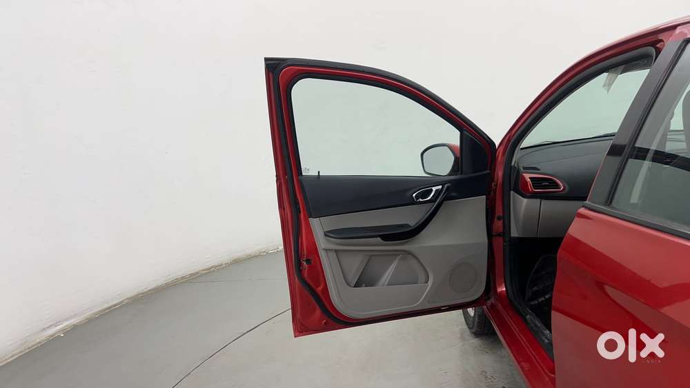 Tata Tiago Xza, 2018, Petrol