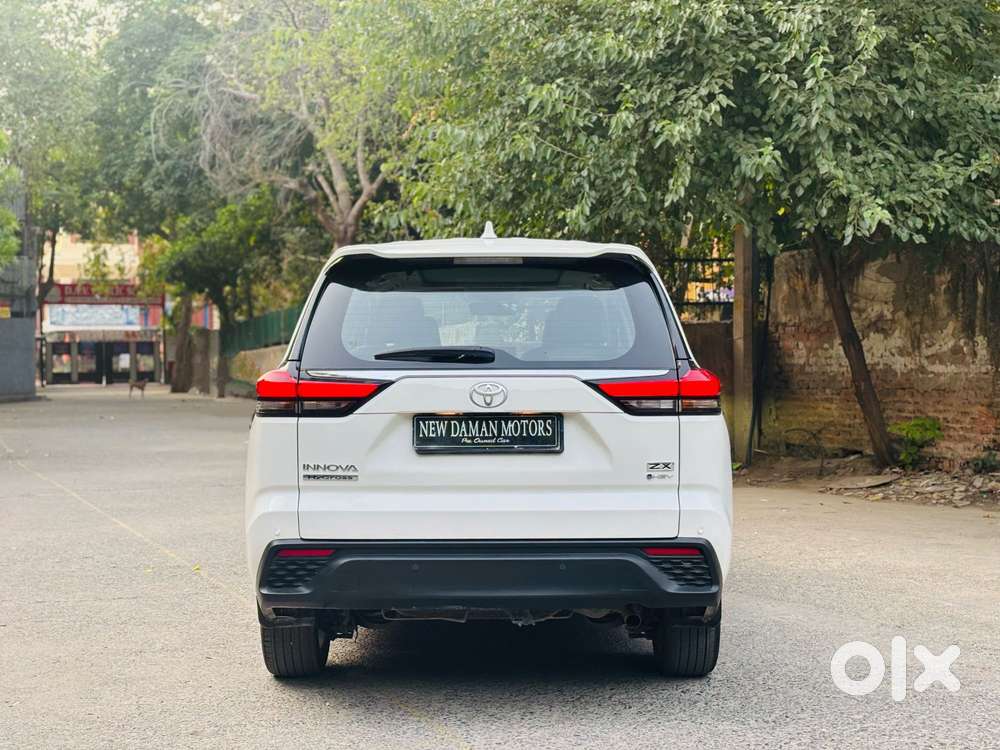 Toyota Innova Hycross 2.0 Zx Hybrid 7 Str, 2025, Petrol