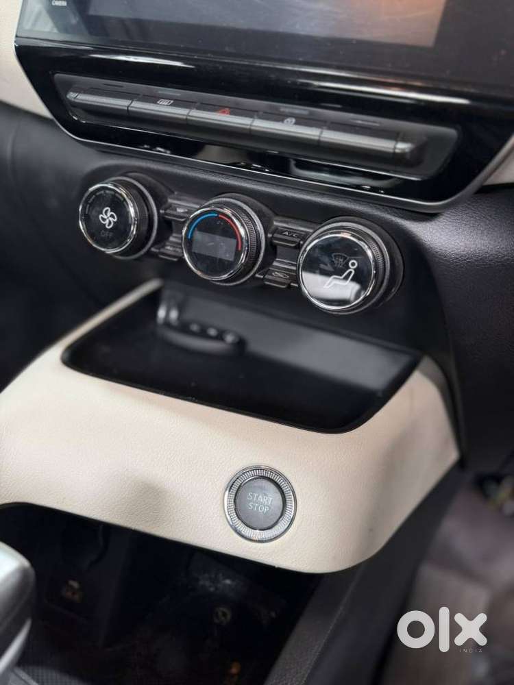 Nissan New Mpv, 2023, Petrol