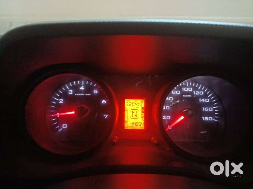 Mahindra Tuv 300 T4 ( 2019 ) - Only 45k Delhi Reg.