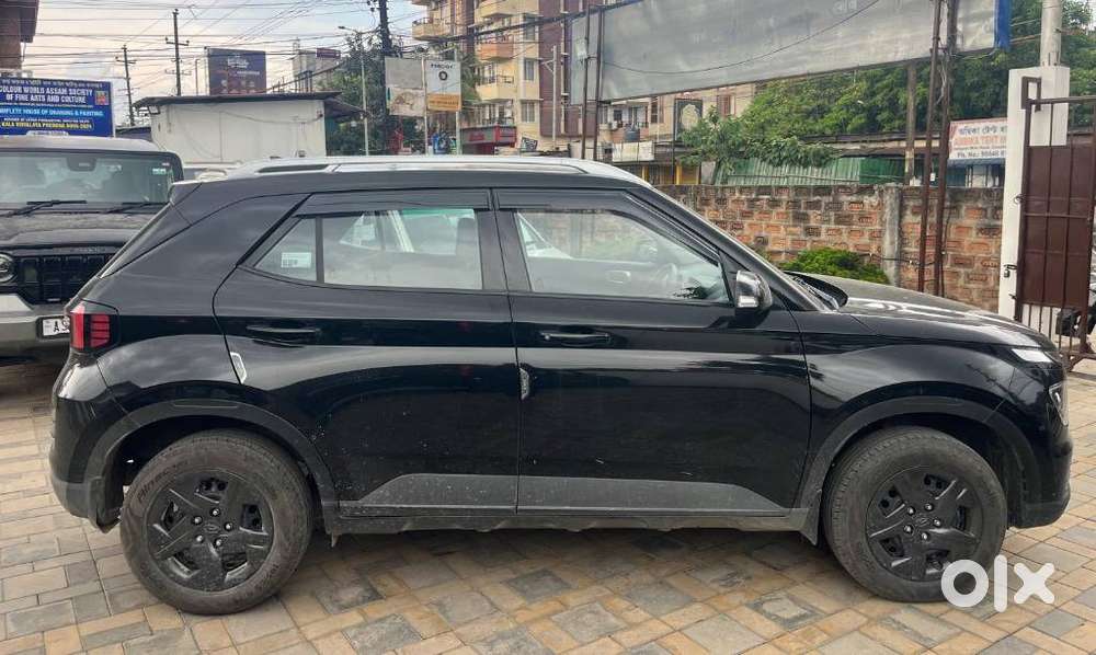 Hyundai Venue Sx (o) Mt 1.0 Turbo Dual Tone, 2025, Petrol