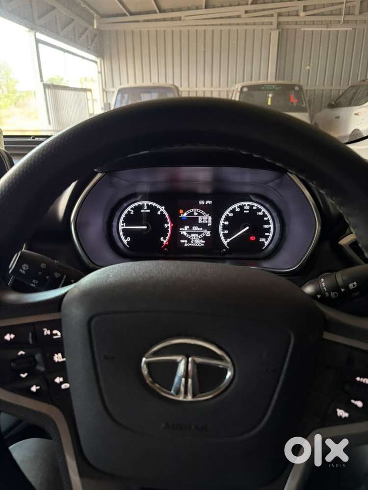 2022 Tata Safari Diesel Manual