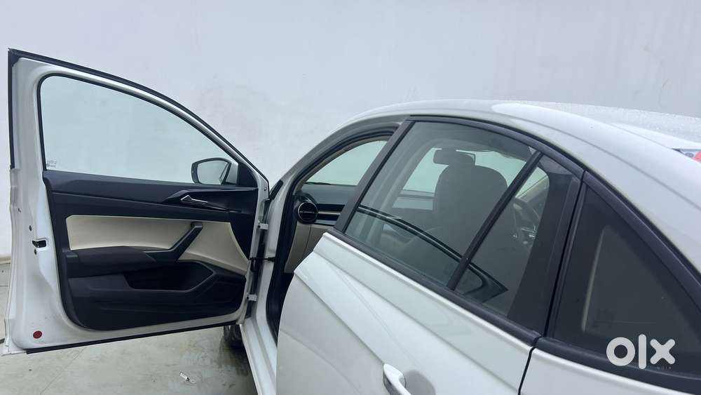Skoda Slavia Ambition 1.0l Tsi At, 2022, Petrol
