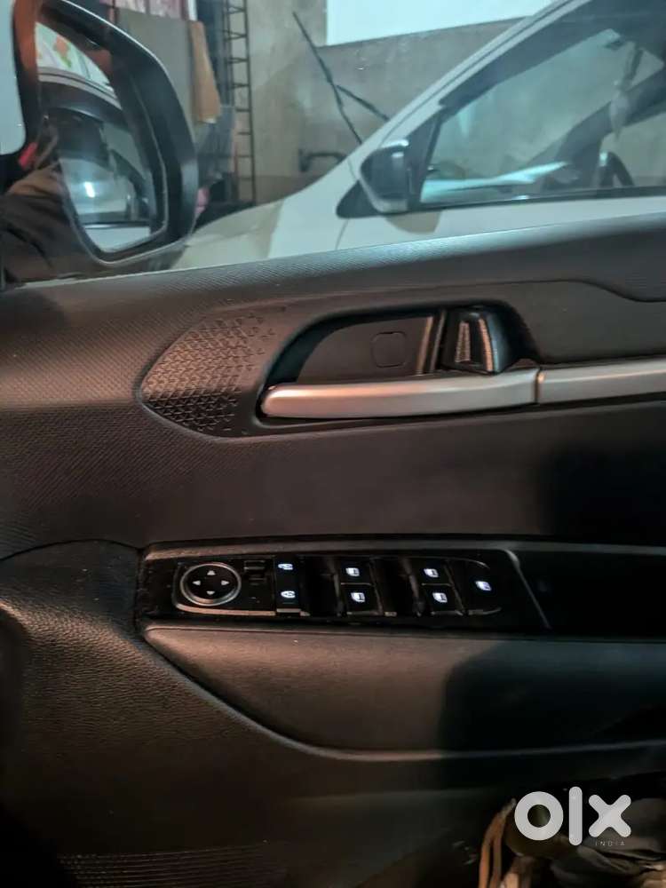 Kia Sonet 2024 Petrol 8500 Km Driven