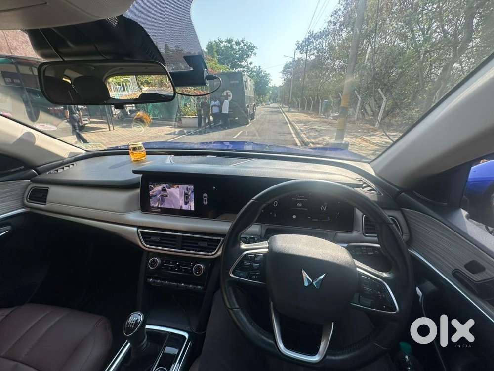 Mahindra Xuv700 2021 Diesel 22600 Km Driven