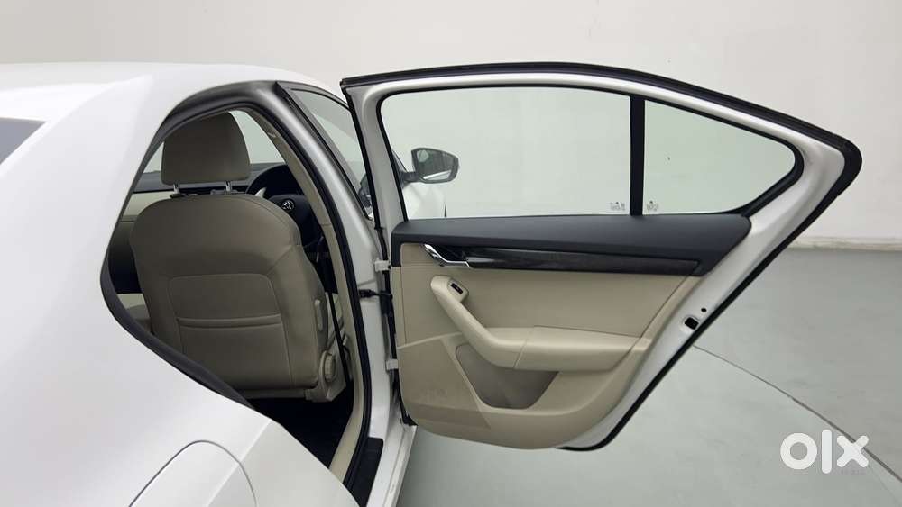 Skoda Octavia Ambition Plus 1.8 Tsi At, 2017, Petrol
