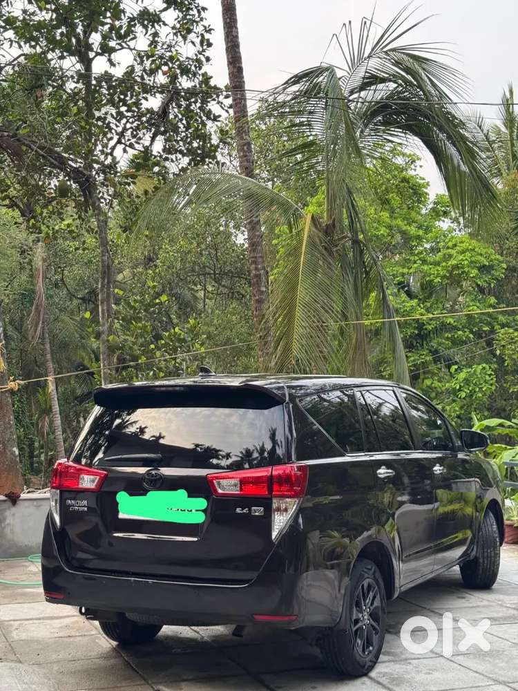 Toyota Innova Crysta 2.4 V 2017