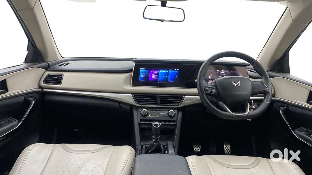 Mahindra Xuv700 2.0 Ax 5 Petrol Mt 7 Str, 2022, Petrol