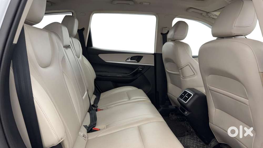 Mahindra Xuv700 2.0 Ax 7 Petrol Mt Str, 2021, Petrol