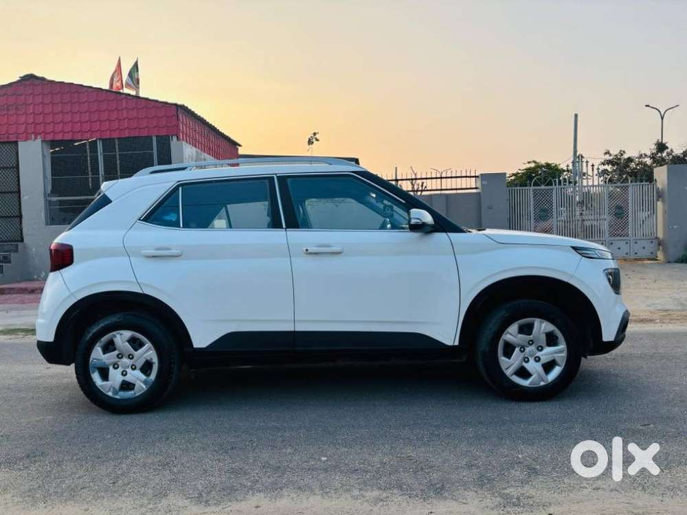 Hyundai Venue S Plus Mt 1.2 Kappa, 2022, Petrol