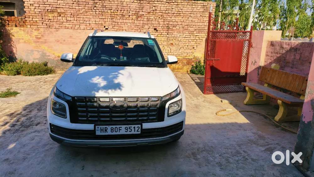 Hyundai Venue 2025 Petrol Well Maintained