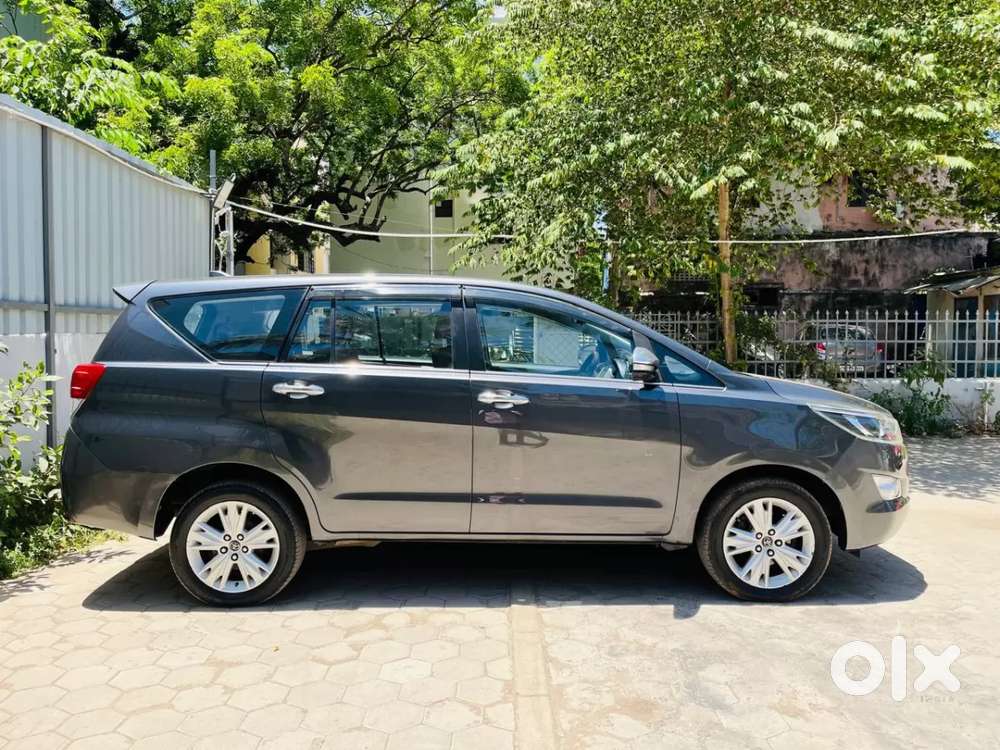 Toyota Innova Crysta 2.8 Zx At 7 Seater, 2016, Diesel