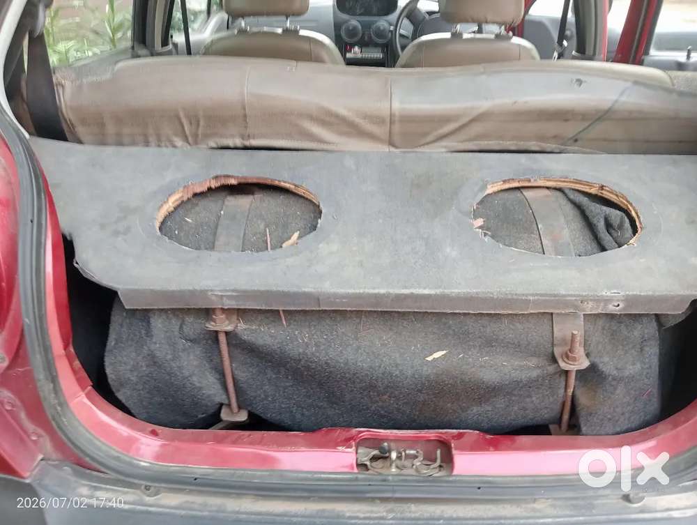 2009 Model Petrol Or Cng Cylinder Few Months Old The Car Only Park