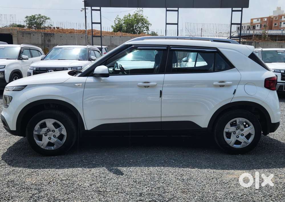 Hyundai Venue 1.2 S (o), 2021, Petrol