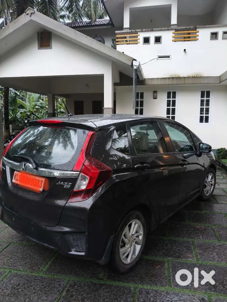 Honda Jazz 1.5 Mt 2015 Well Maintained Showroom Serviced Vehicle..