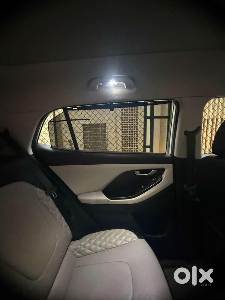 Creta Showroom Condition Female 20000 Kms Only