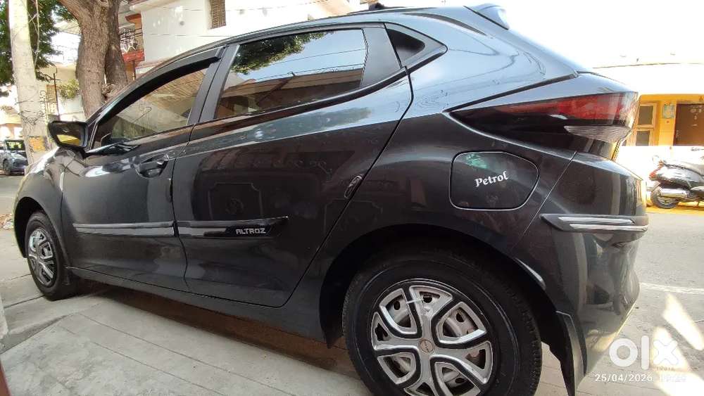 Tata Altroz 2020 Petrol Single Owner - Well Maintained Showroom Stock.