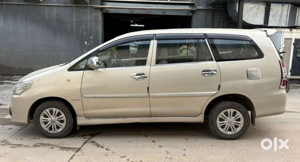 Toyota Innova 2.5 Gx (diesel) 8 Seater Bs Iv, 2013, Diesel
