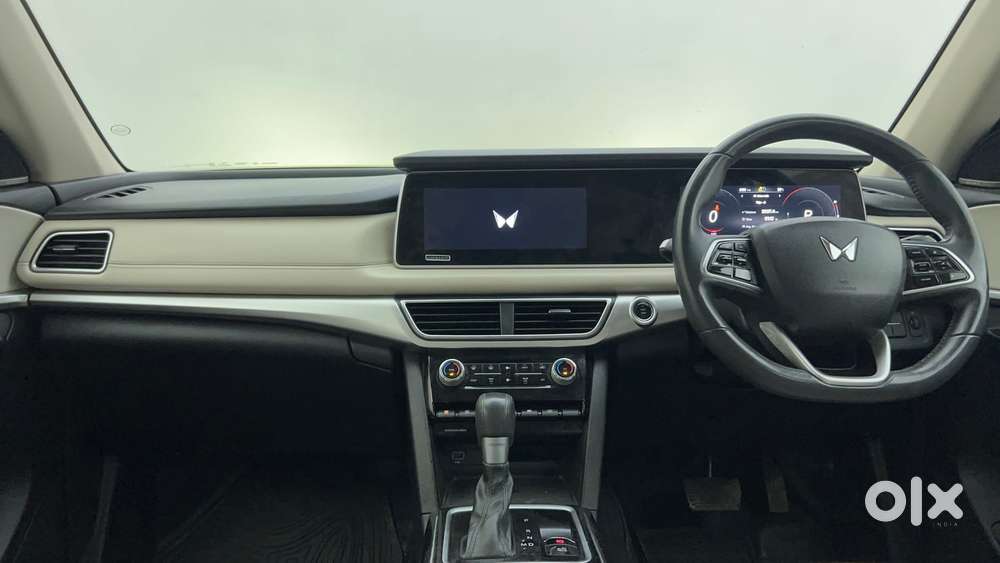 Mahindra Xuv700 2.0 Ax 7 Petrol At Luxury Pack Str, 2023, Petrol