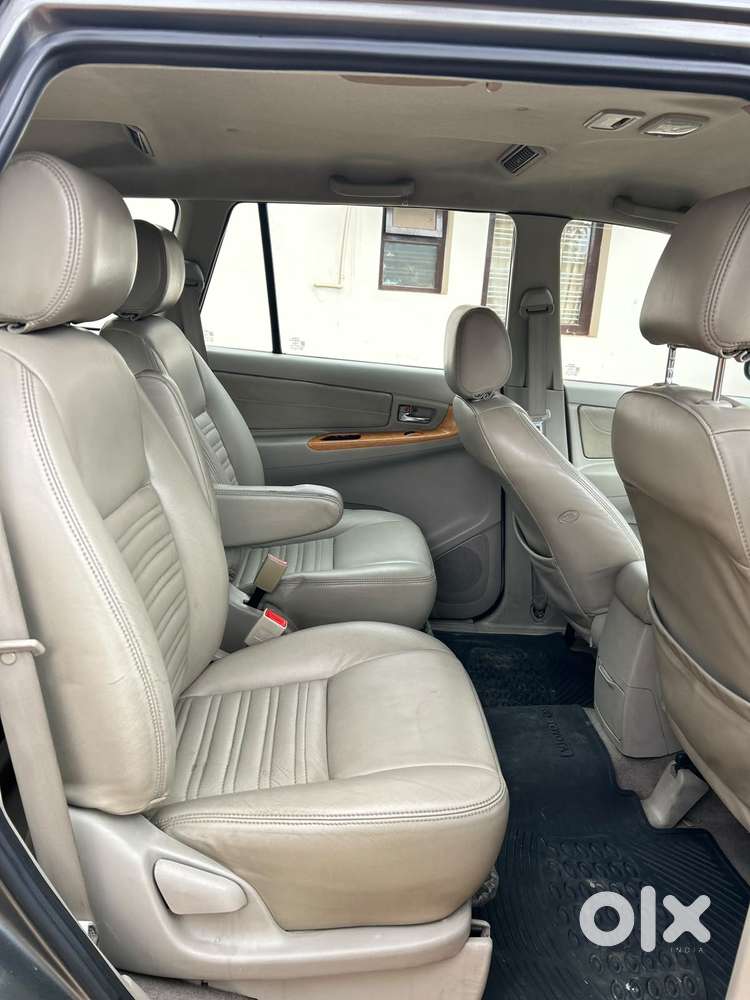 Toyota Innova 2.5 Vx 7 Str Bs-iii, 2010, Diesel