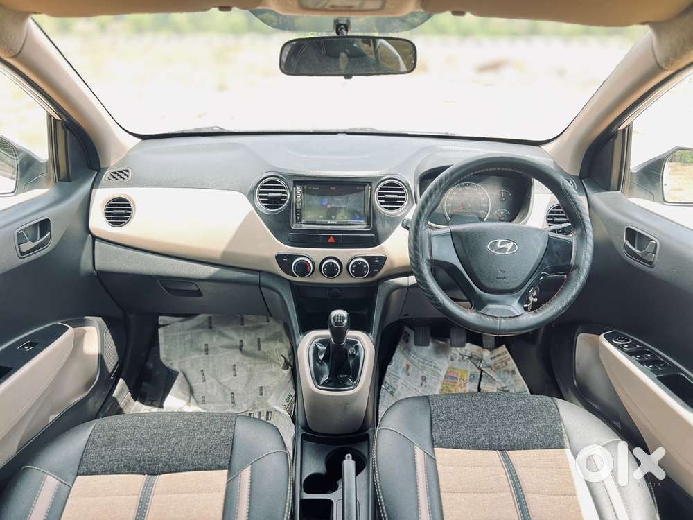 Hyundai Grand I10 2017 Taxi Passing Car
