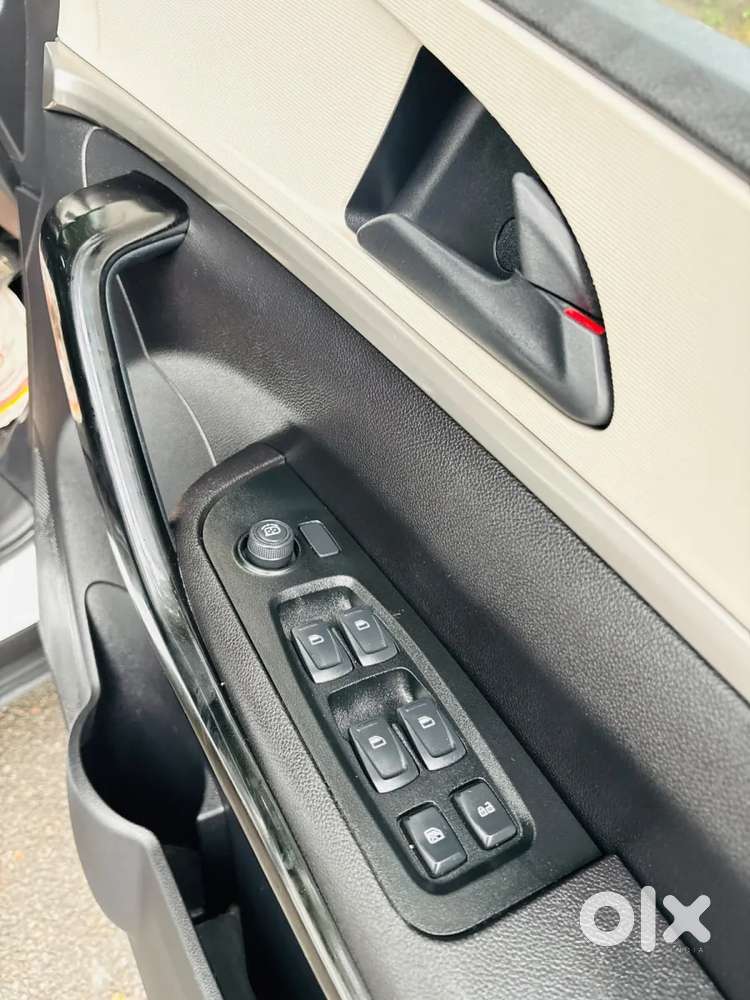 Mahindra Xuv700 2.2 Ax 5 Diesel At 7 Str, 2023, Diesel