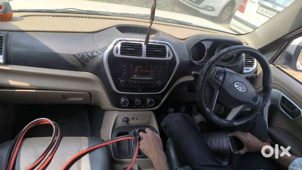 Mahindra Tuv 300 Mhawk100 T8 Dual Tone, 2015, Diesel