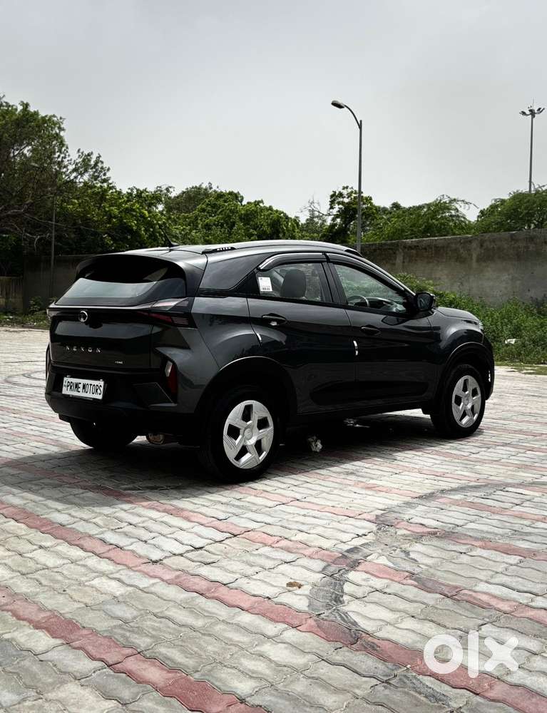 Tata Nexon Smart Plus1.2 Revotron Petrol 5 Mt, 2025, Cng & Hybrids