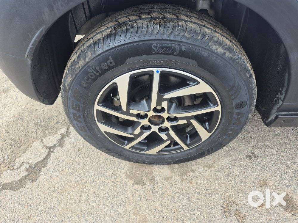 Mahindra Xuv 3xo Ax5 Pm Mt, 2024, Petrol