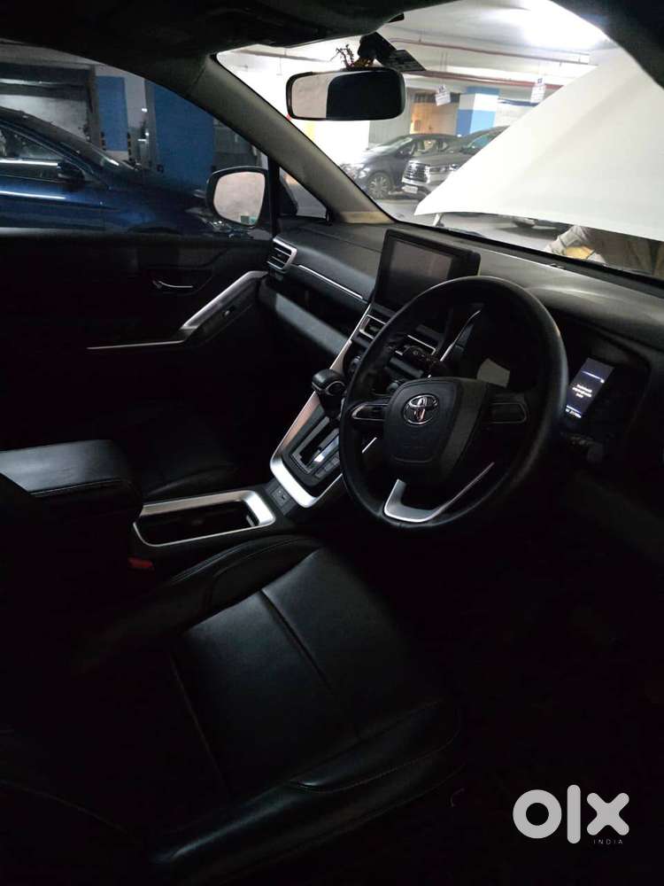 Toyota Innova Hycross 2023 Petrol Well Maintained