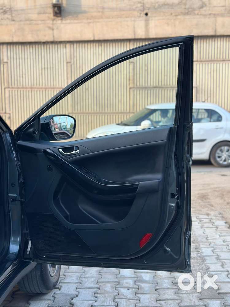 Tata Nexon, 2023, Petrol