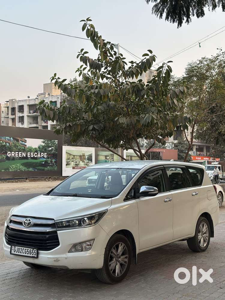 Toyota Innova Crysta 2.8 Zx At 7 Seater, 2016, Diesel