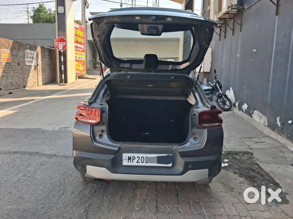 मुझे अपनी कंपनी के डेमो व्हीकल बेचने हैं।