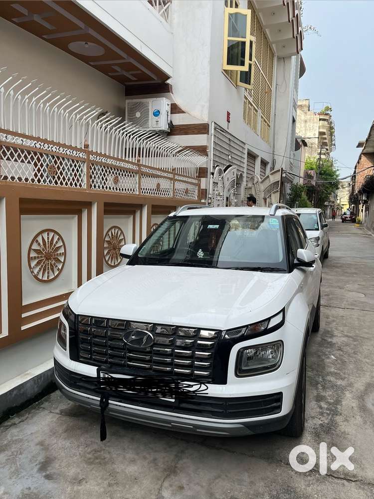 Hyundai Venue Petrol Manual 2025